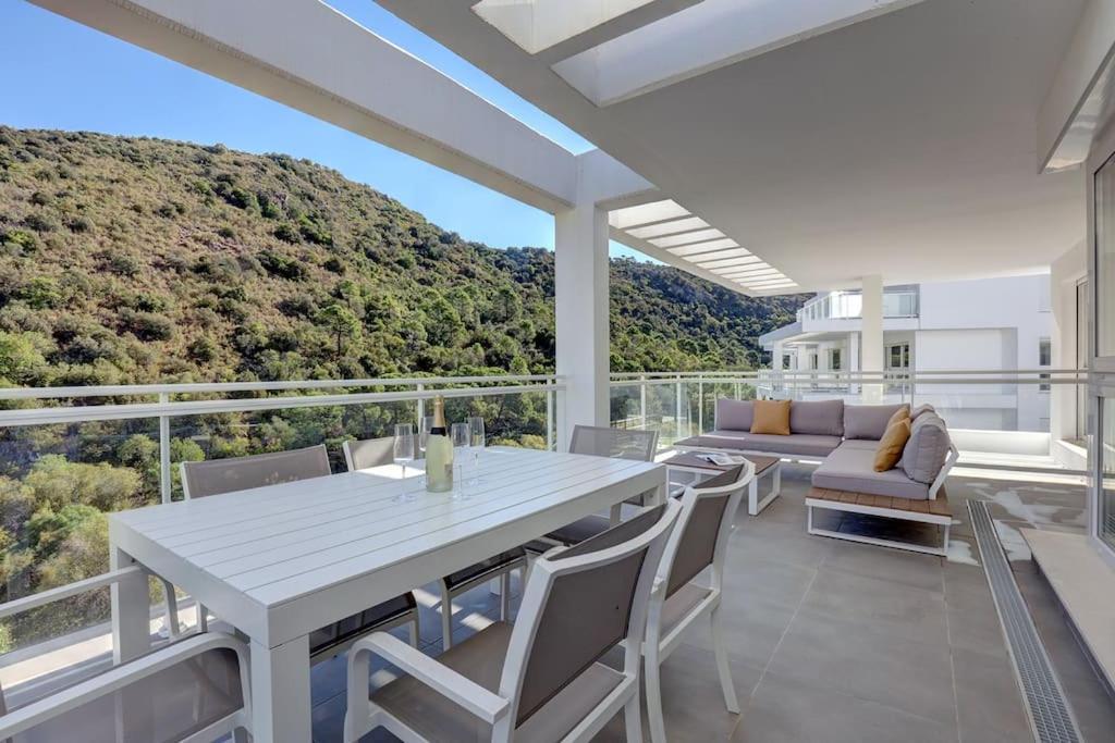 Riverside Benahavis Holiday Rental Apartment Bagian luar foto